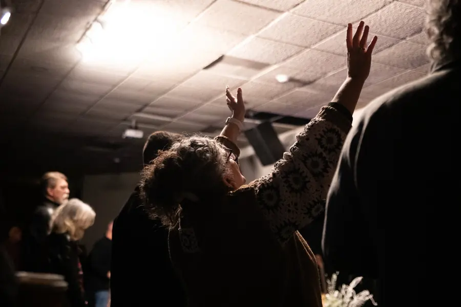 A fan with a hand raised toward the stage